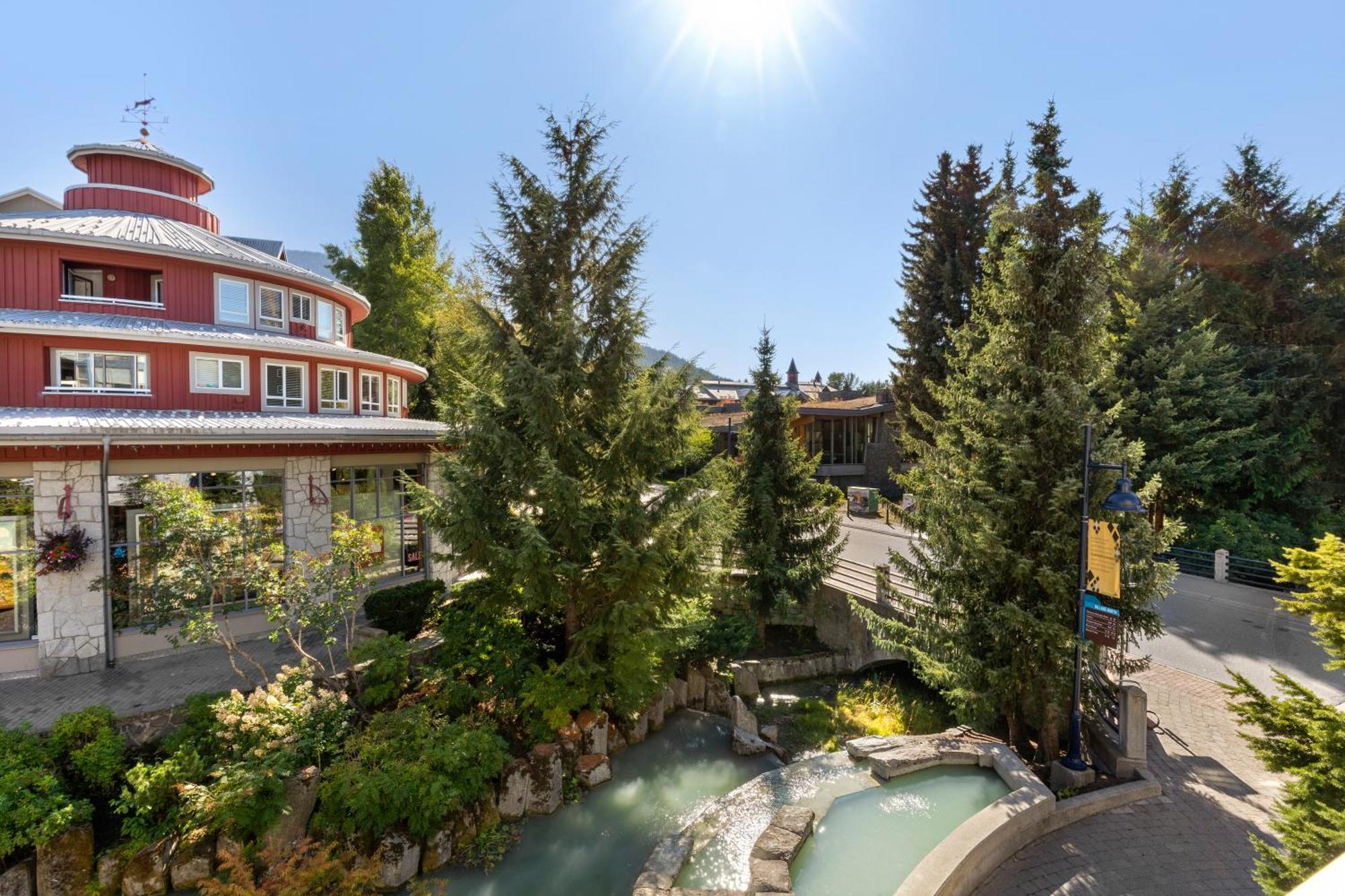 Tyndall Stone Lodge By Whiski Jack Вістлер Екстер'єр фото